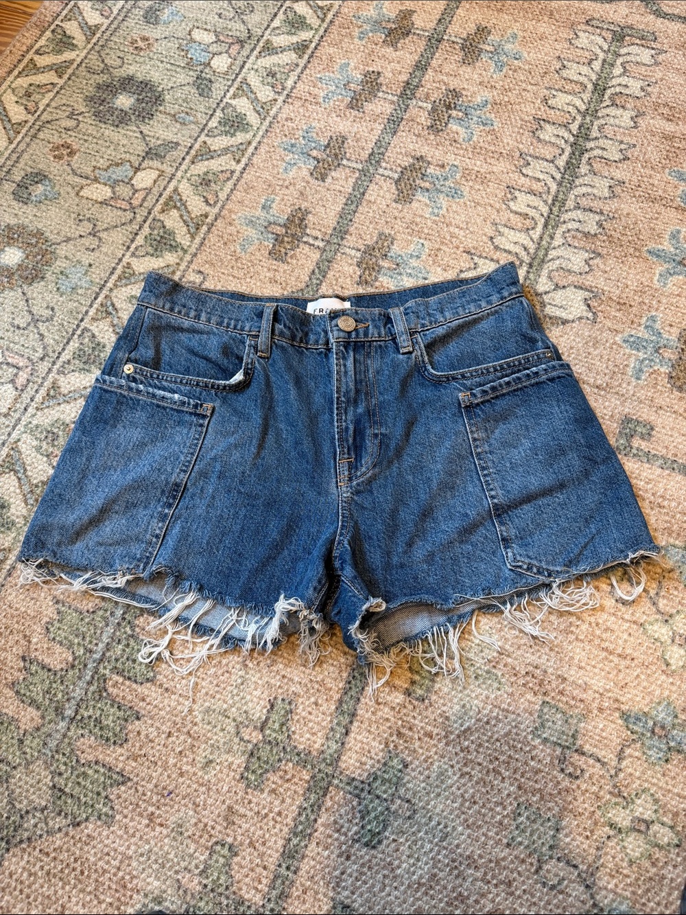 FRAME Patch Pocket Raw Hem Denim Shorts | Size 28